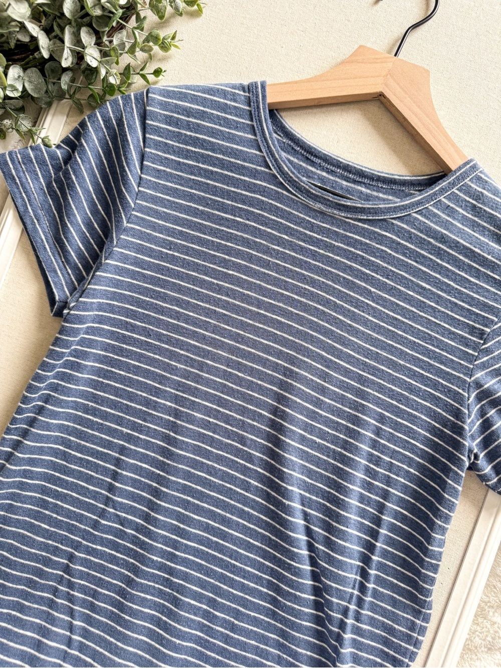 Thread & Supply Blue and White Stripe Short Sleeve Round Neck Tee Size Small